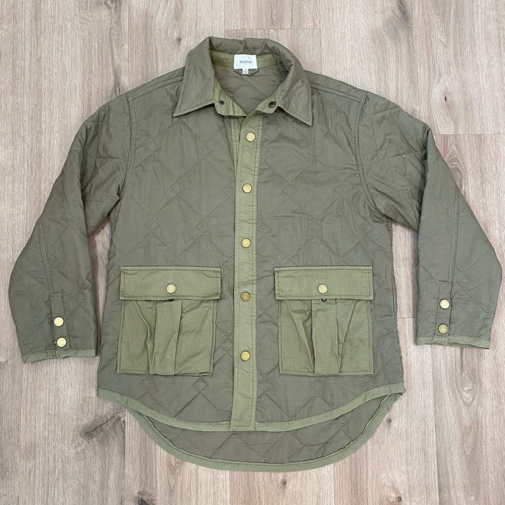 Olive green quilted Shacket, size S/M. Excellent condition.
